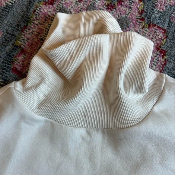 Lou and Grey long sleeve off white turtleneck size M- NWT - Picture 5 of 12